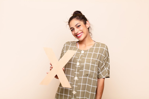 spokojná účastníčka s výšivkou